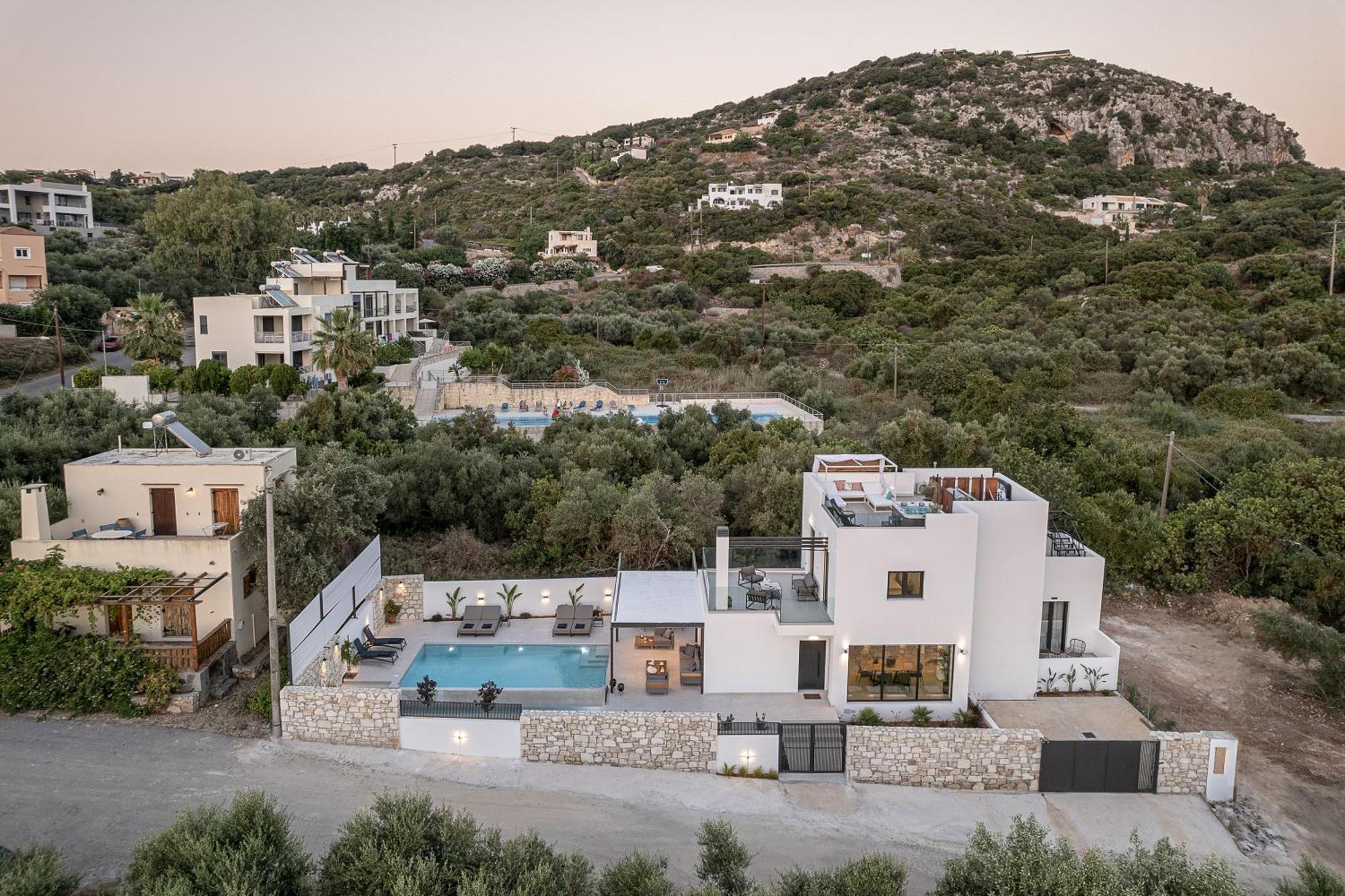 Avrilia Seaside Villa Heated Pool Алмирида Экстерьер фото